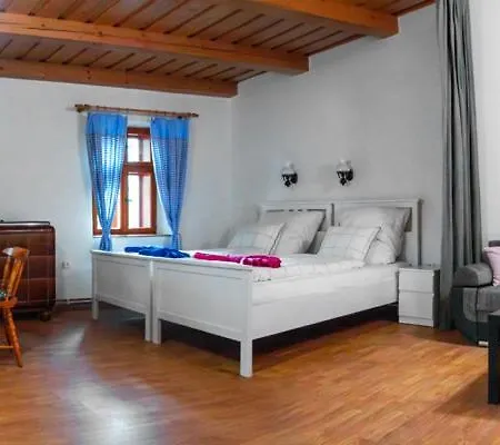 Na Chaloupce Apartment *